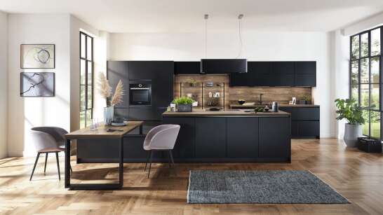 Linea Touch Küche, Einzeiler, in Schwarz und Holzoptik