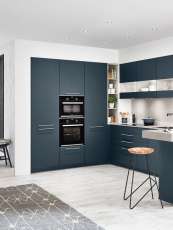 Moderne offene Küche in blau
